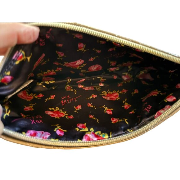 Betsey Johnson Quilted Heart Wristlet Beige and Black With Polka Dot Trim - Picture 5 of 5